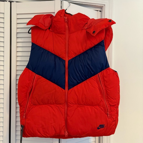 Nike Men’s Red and Navy Puffer Vest - Picture 1 of 4